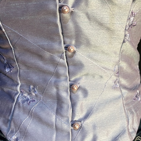 Woman’s lavender sleeveless dressy top - Picture 4 of 4